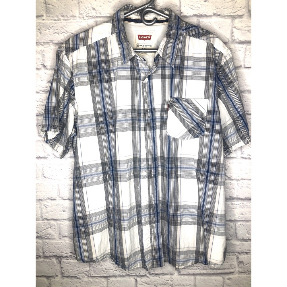Levi’s plaid button up shirt
